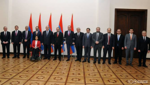 El nuevo gobierno de Armenia tomó juramento